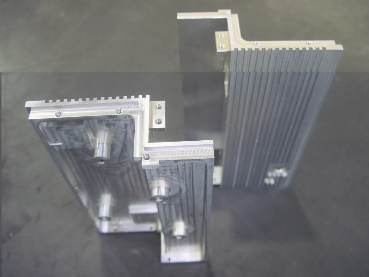 Finned aluminum fixtures with clear acrylic panels